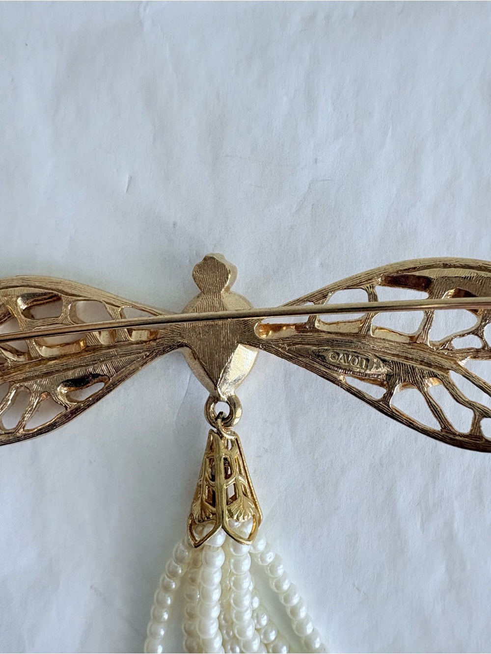 Avon Gold Tone Dragonfly Brooch Green Enamel Wings, Pink Stone & Pearl Tassel - Picture 6 of 8